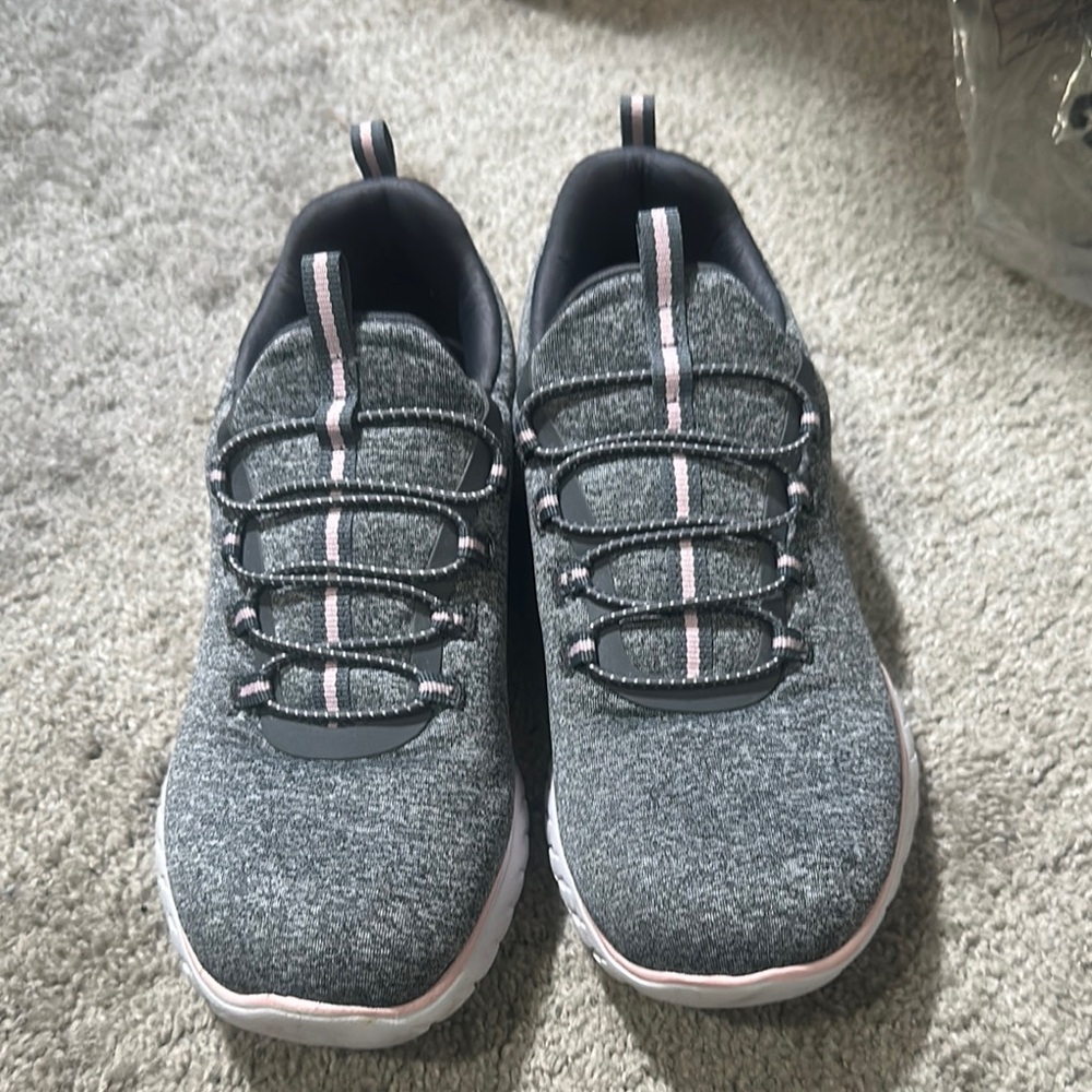 Tennis shoes women's grey with pink 8 1/2